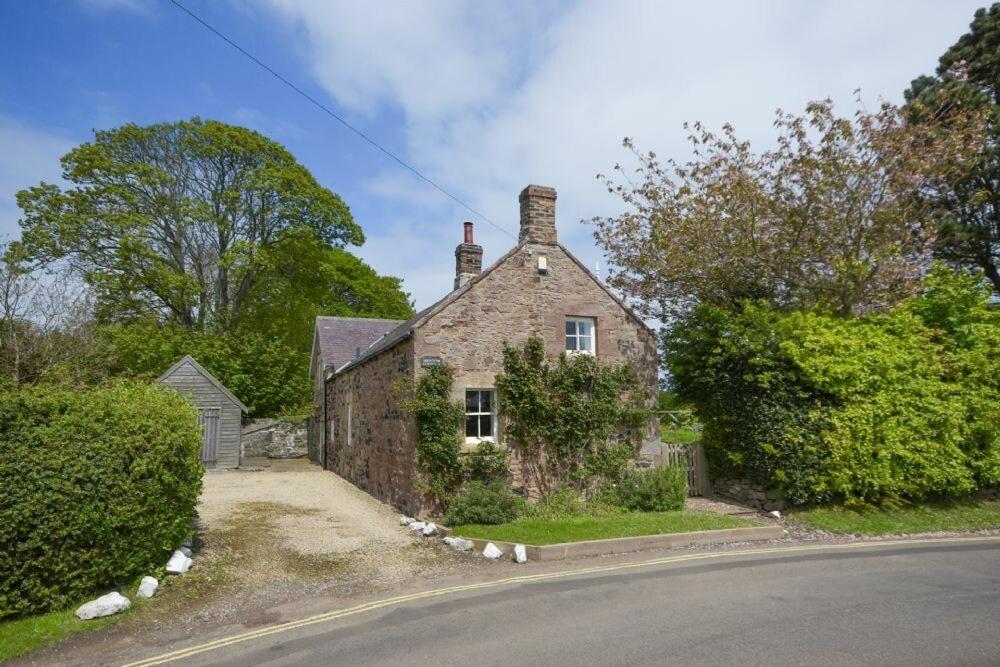 Newton Cottage Bagian luar foto